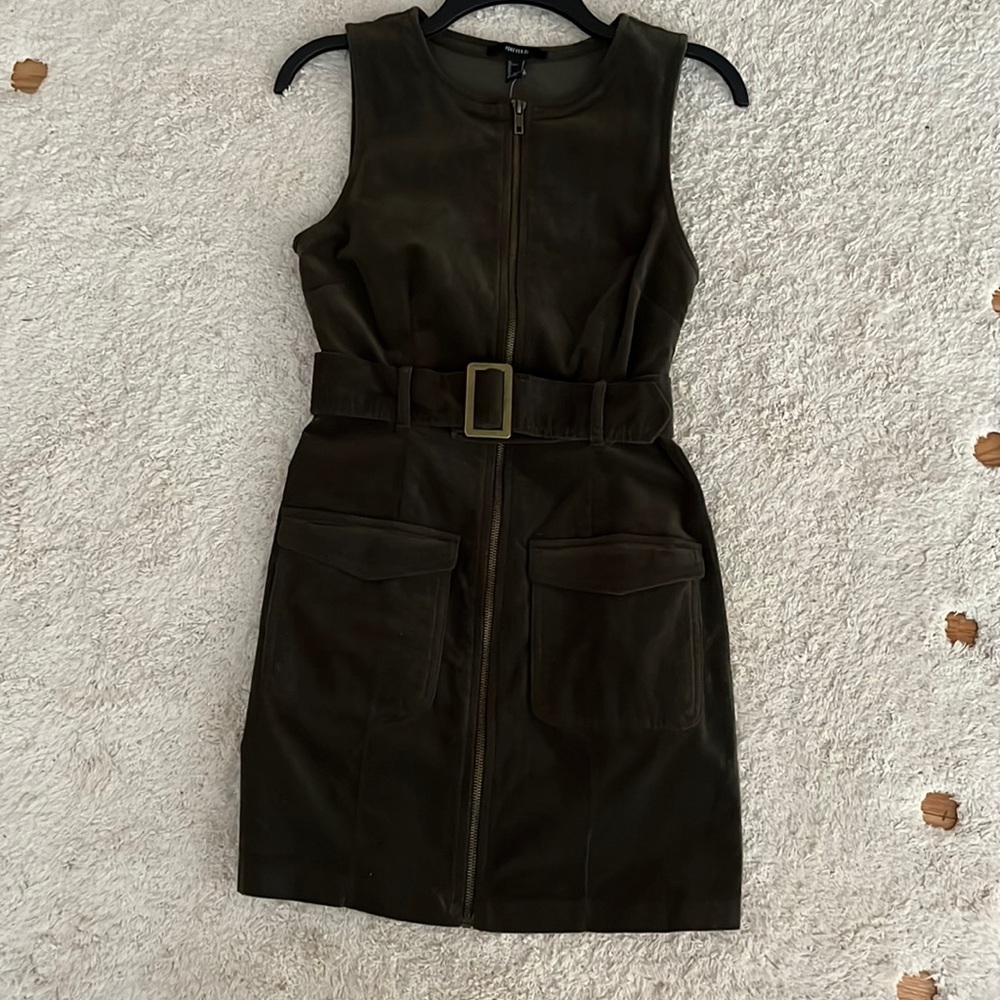 NWT Belted green zip-up dress